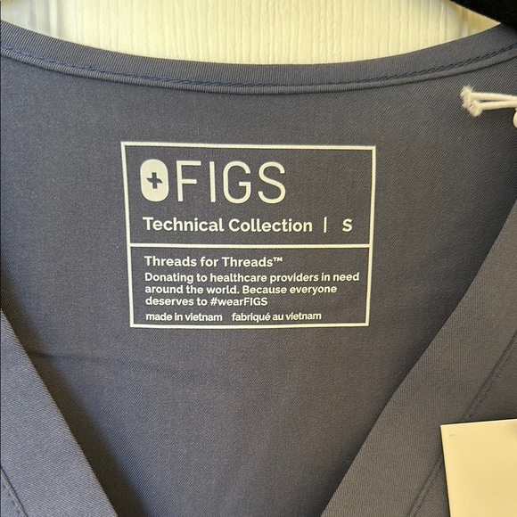 FIGS Technical Collection Scrub Top - Space Navy - Picture 2 of 3